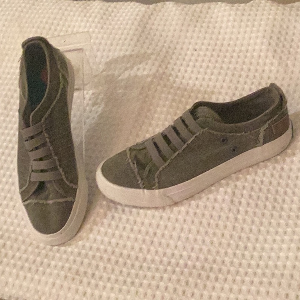 NNB Blowfish gray canvas slip on distressed style sneakers # 7M